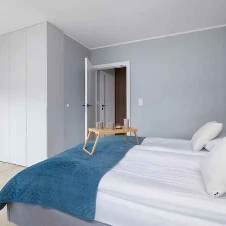 Brynow Dla 4 Osob Z Parkingiem By Renters Apartmán