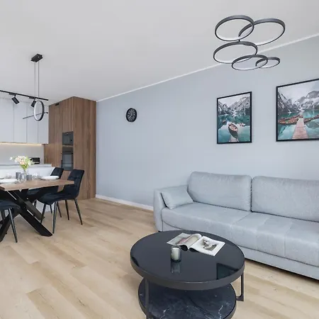 Daire Brynow Dla 4 Osob Z Parkingiem By Renters